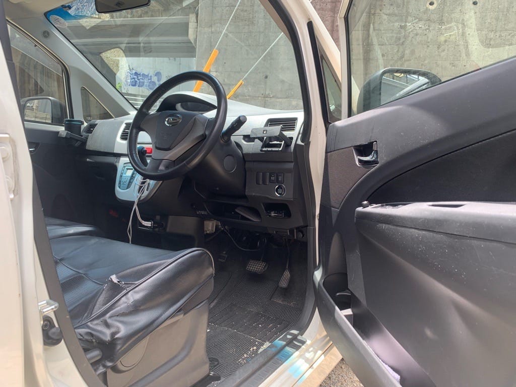 ピッキングで解錠した運転席ドア