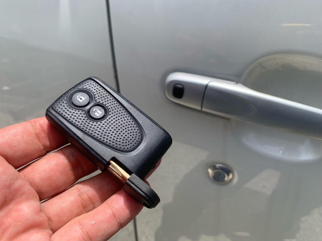 登録が完了したダイハツムーヴのスマートキーに作製したドアキーを収納