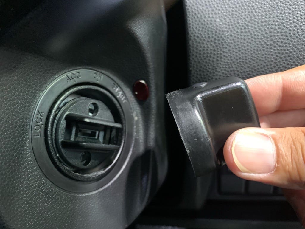 マツダ ビアンテCCFFW 2014年式のツイストノブを外す