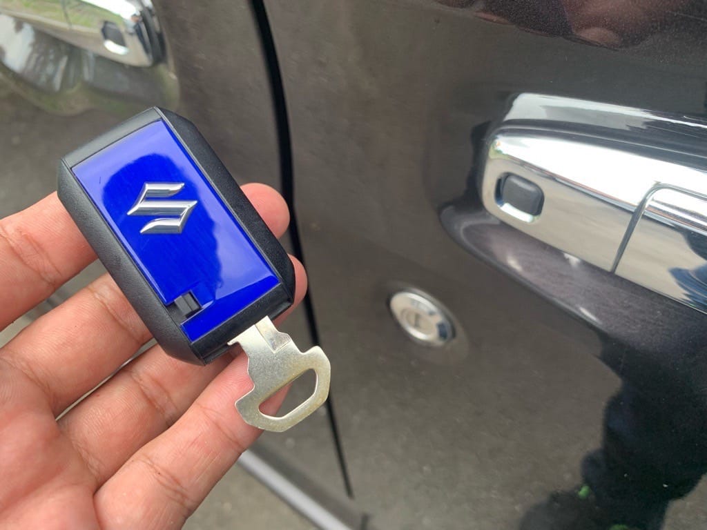 登録が完了したスズキスペーシアのスマートキーに作製したメカニカルキーを収納