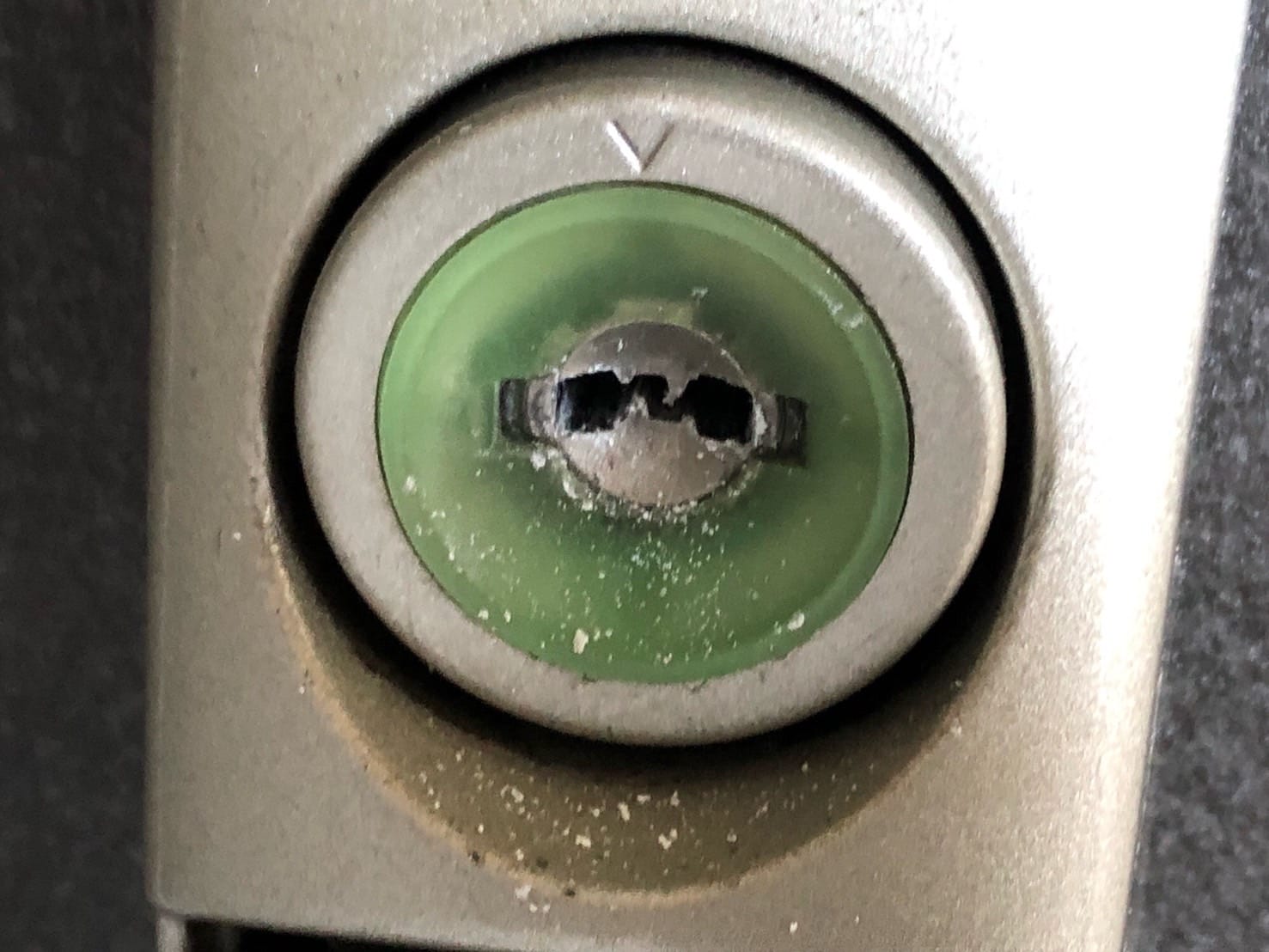 取り付けられているシリンダー