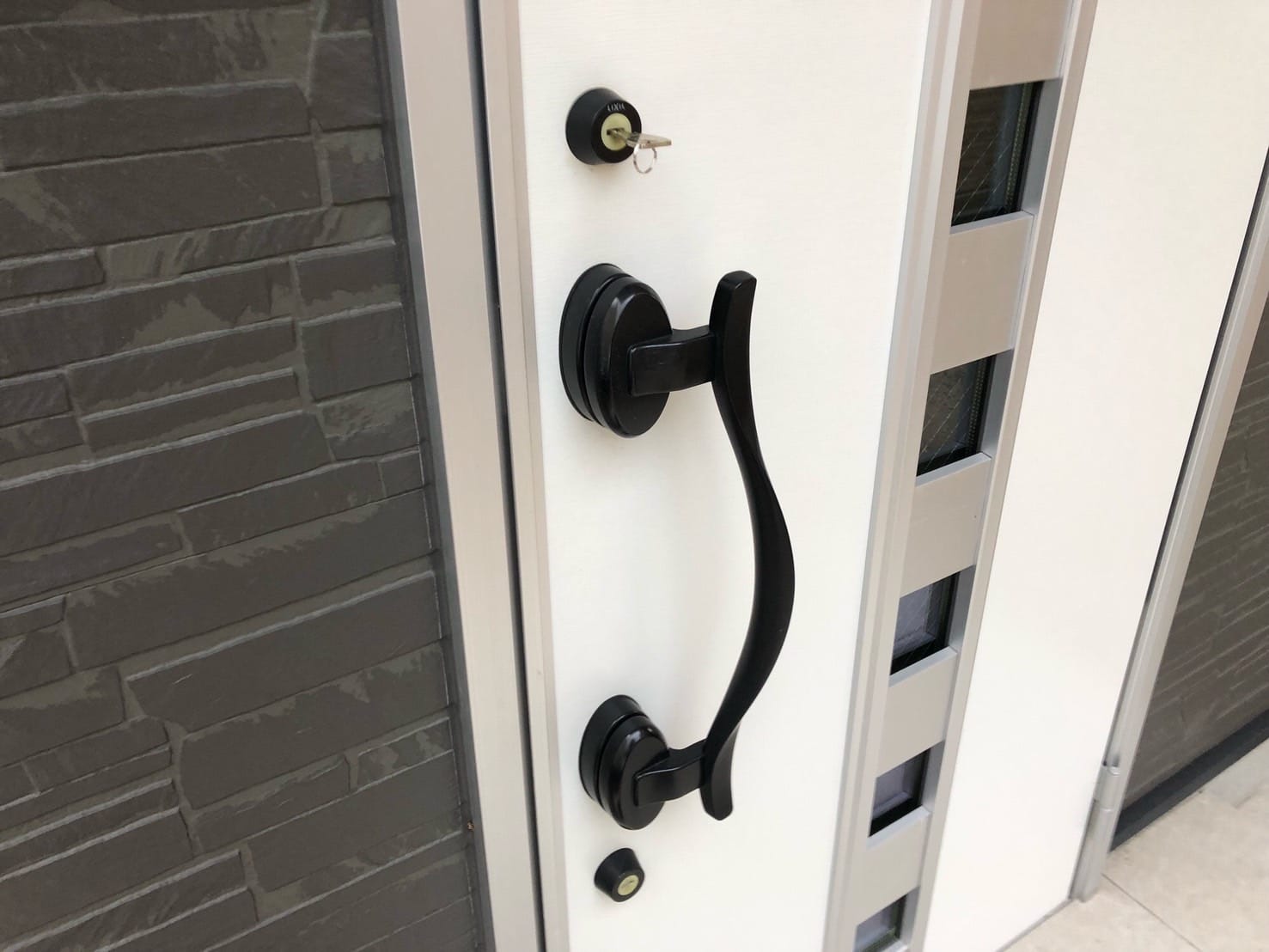 鍵交換のご依頼をいただいた玄関ドア