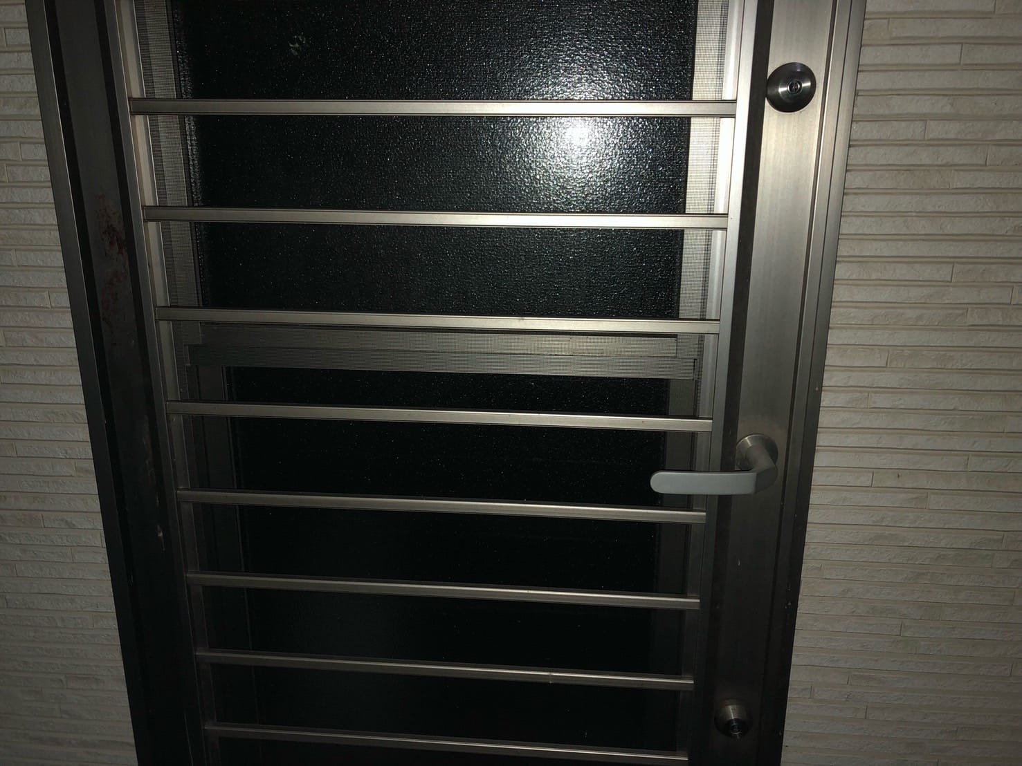 鍵交換のご依頼をいただいた勝手口の扉