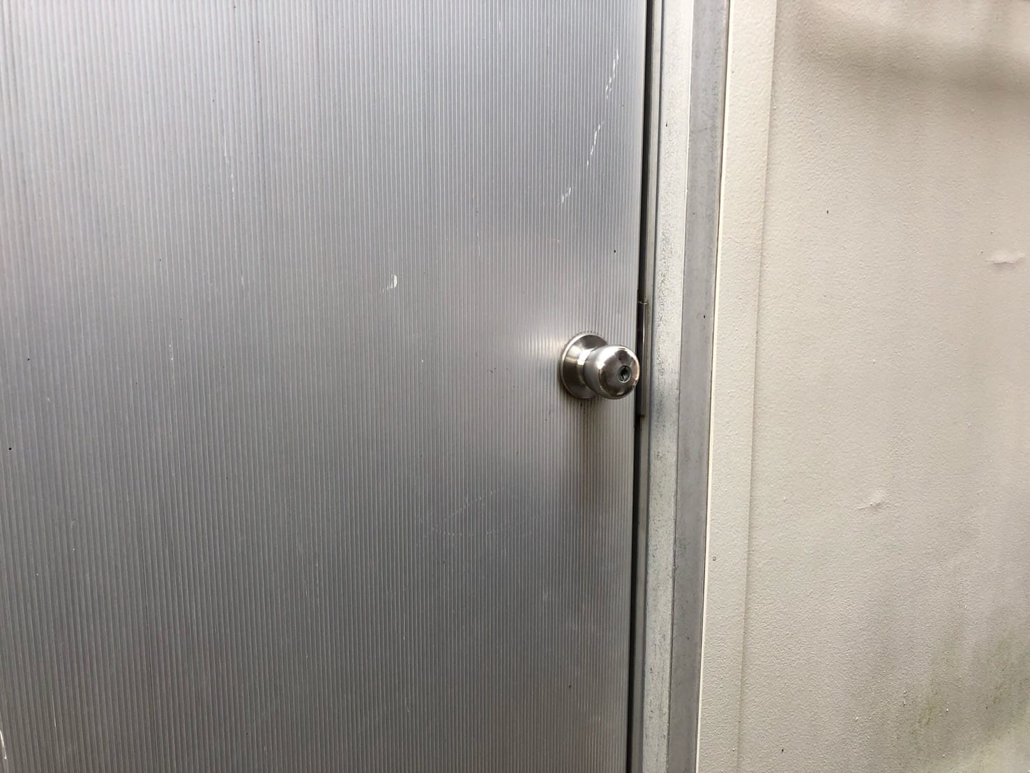 解錠することになった勝手口扉