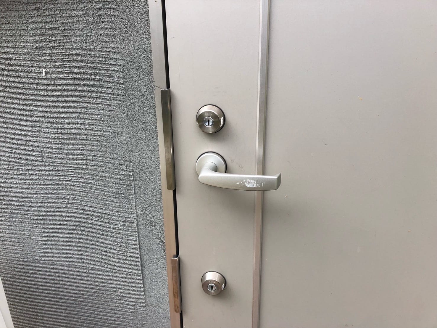 電子錠取付のご依頼をいただいた玄関ドア