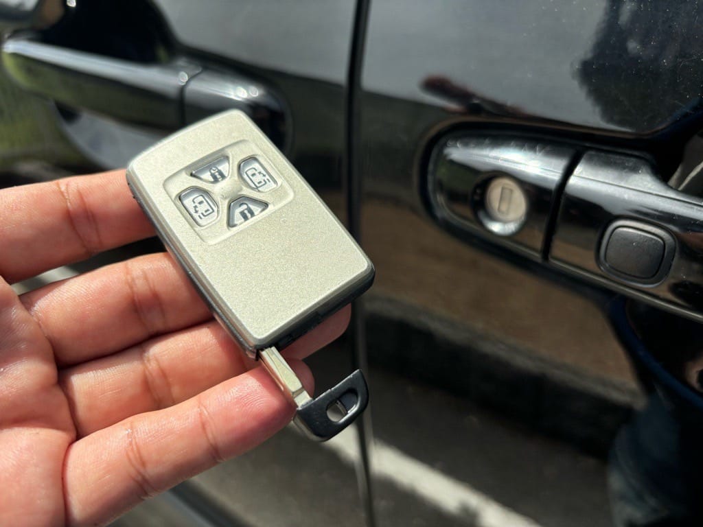 登録したトヨタノアのスマートキーに作製したメカニカルキーを収納