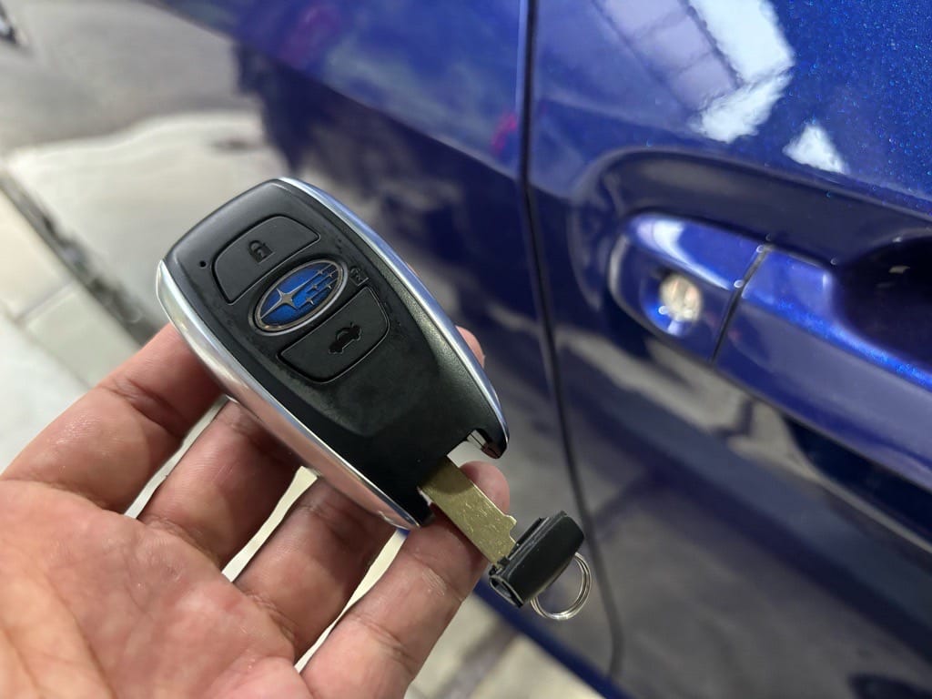 スバルレヴォーグのスマートキーに作製したメカニカルキーを収納