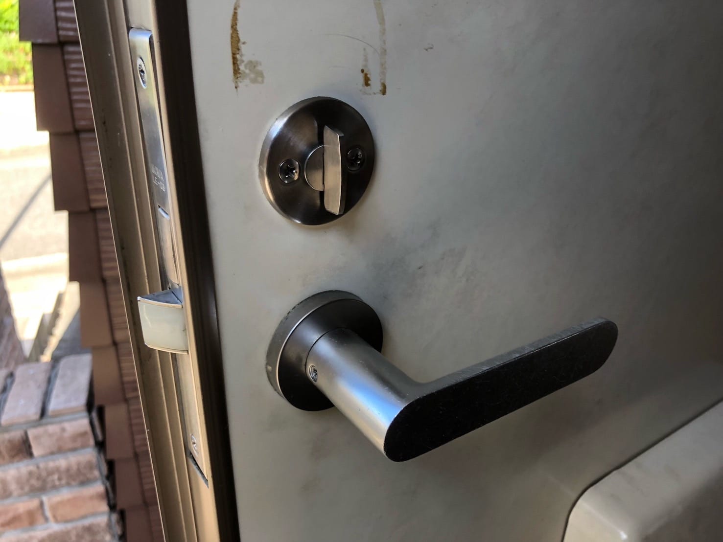 開いた玄関ドア