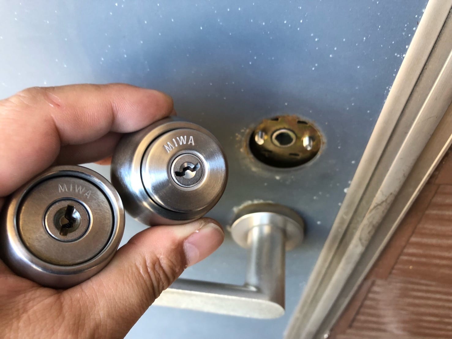 取り外したシリンダー