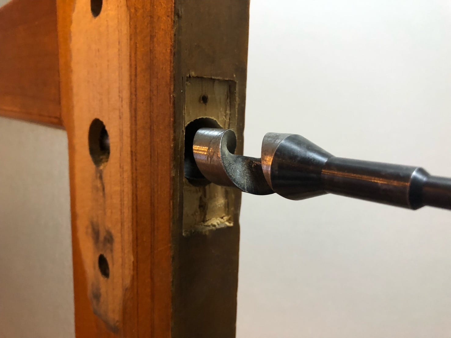 ラッチを取り付けるために加工