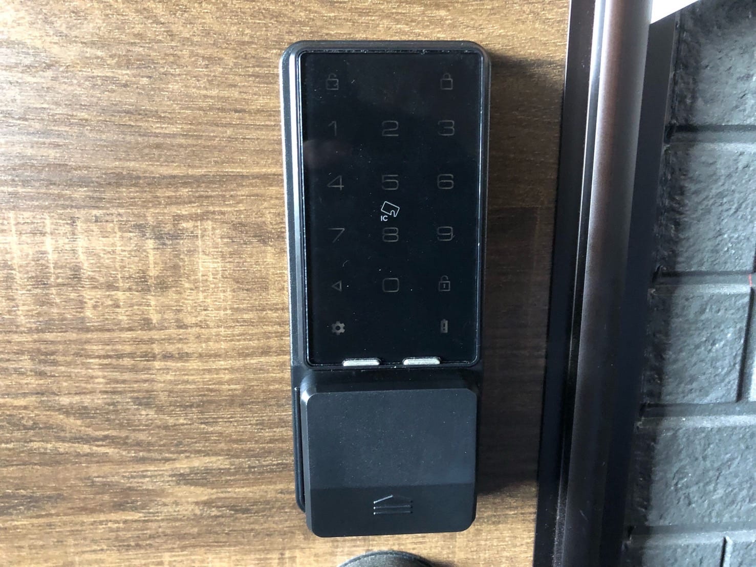 取り付けられている電子錠