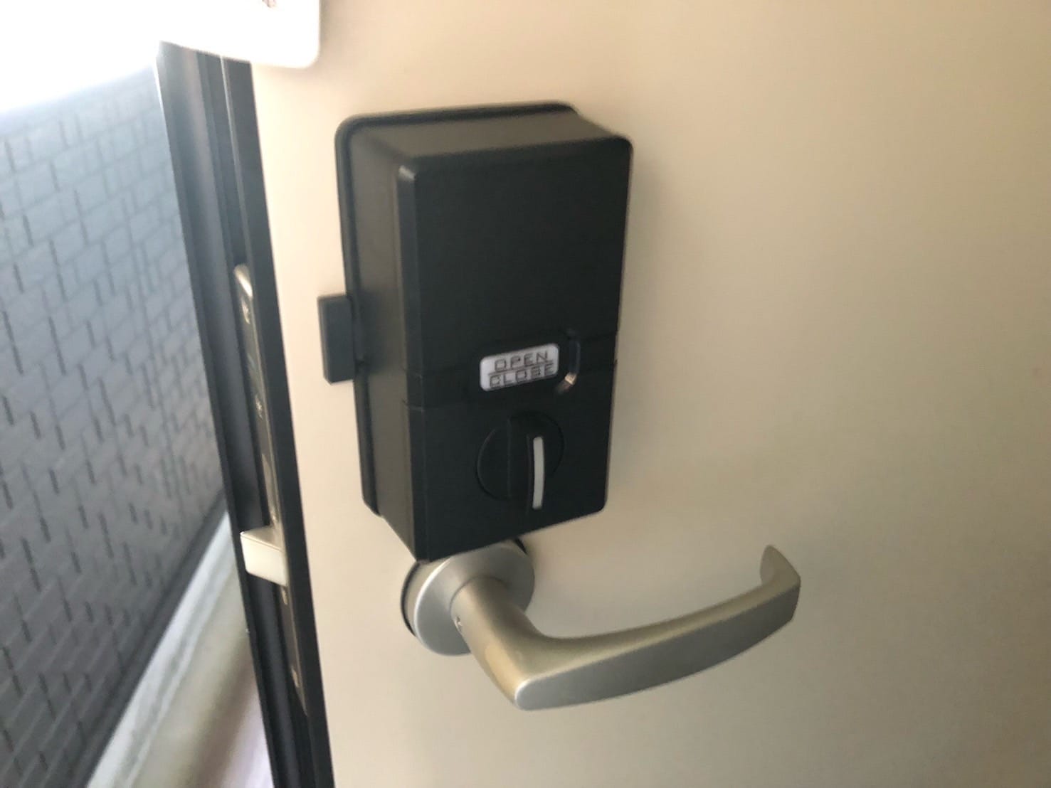 開いた玄関ドア