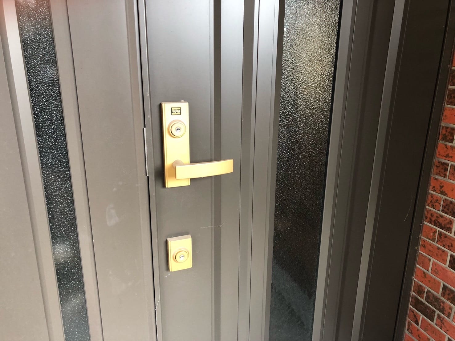 ご依頼いただいた玄関ドア