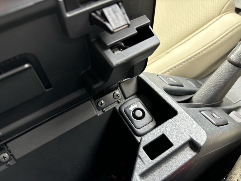 ダイハツコペンの開いたコンソールボックス