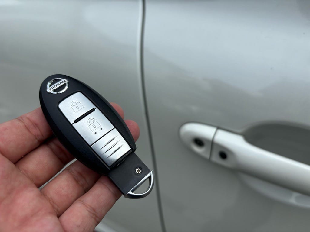 登録が完了した日産マーチのスマートキーに作製したメカニカルキーを収納