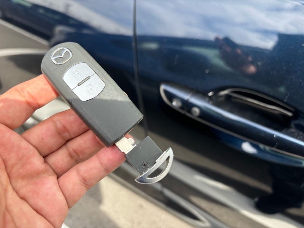 マツダデミオのアドバンストキーにメカニカルキーを収納