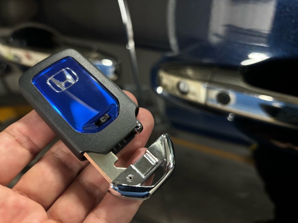 登録が完了したホンダオデッセイのスマートキーに作製したメカニカルキーを収納