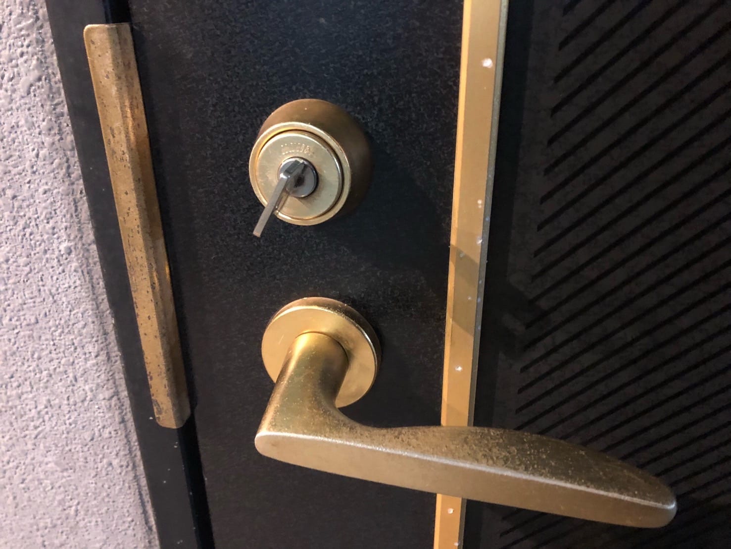 鍵修理後の玄関ドア