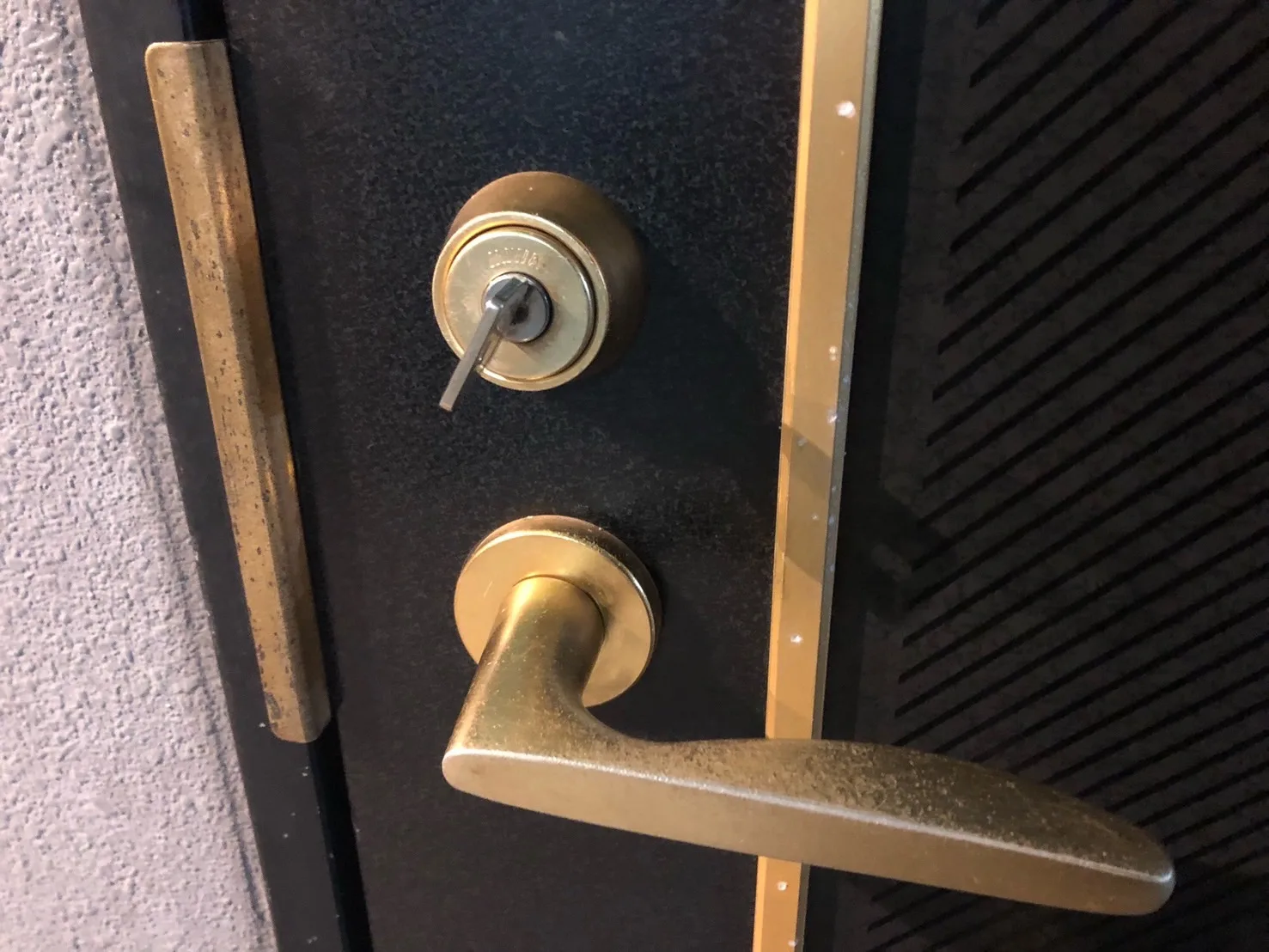 玄関ドアの鍵｜開け閉めに違和感があるときの対処法｜広島鍵屋