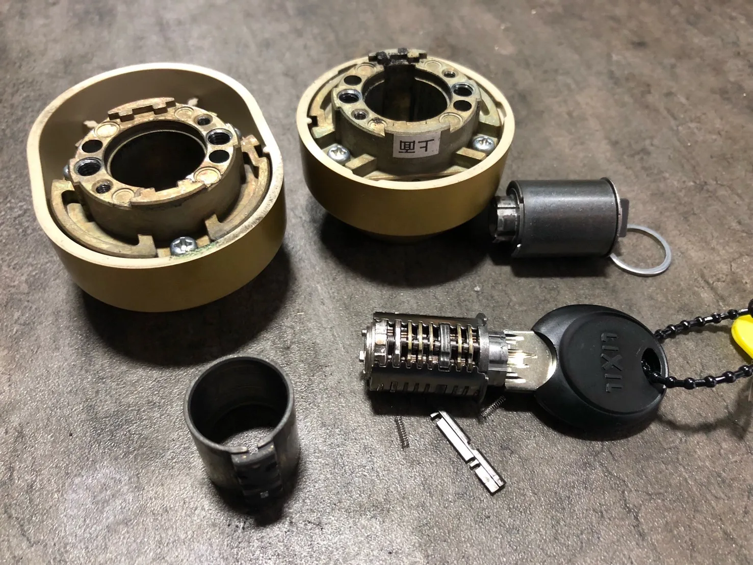 玄関ドアの鍵｜開け閉めに違和感があるときの対処法｜広島鍵屋