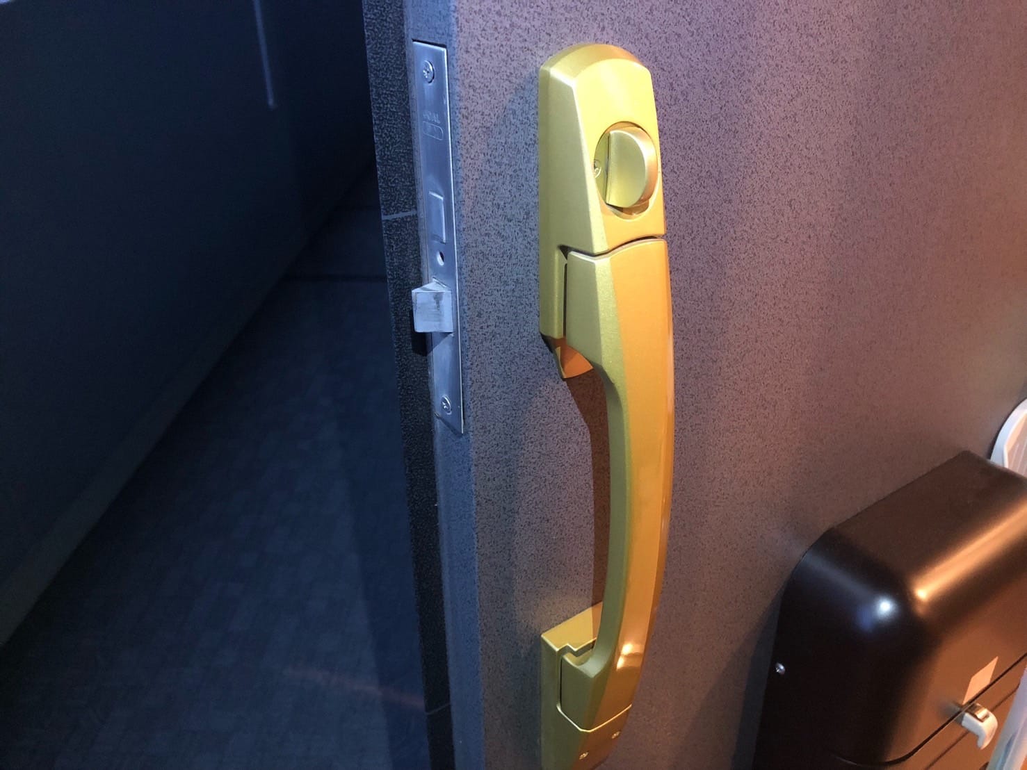 開いた玄関ドア