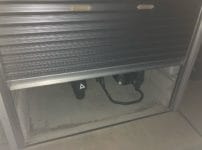 上にあがったシャッター