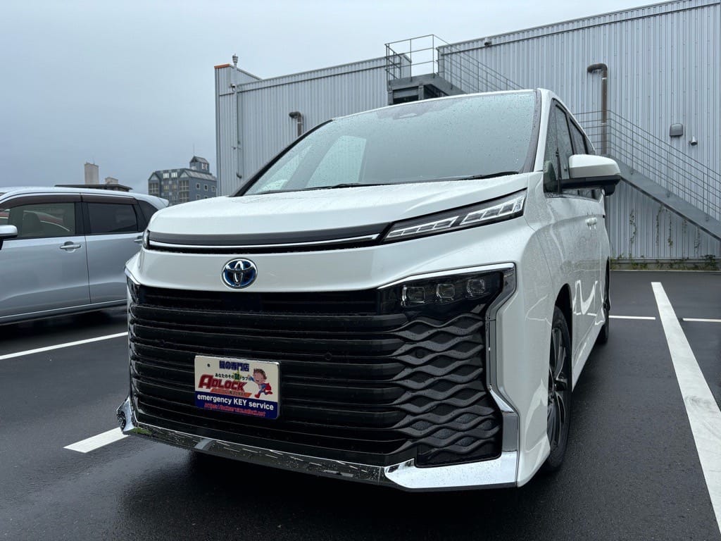 インロックが発生したトヨタ ヴォクシー ZWR90 2023年式