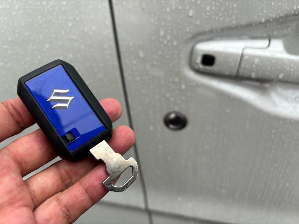 スズキワゴンRのスマートキーにメカニカルキーを収納