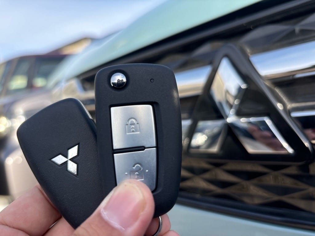 三菱ekワゴンのリモコンキー2個を持っている