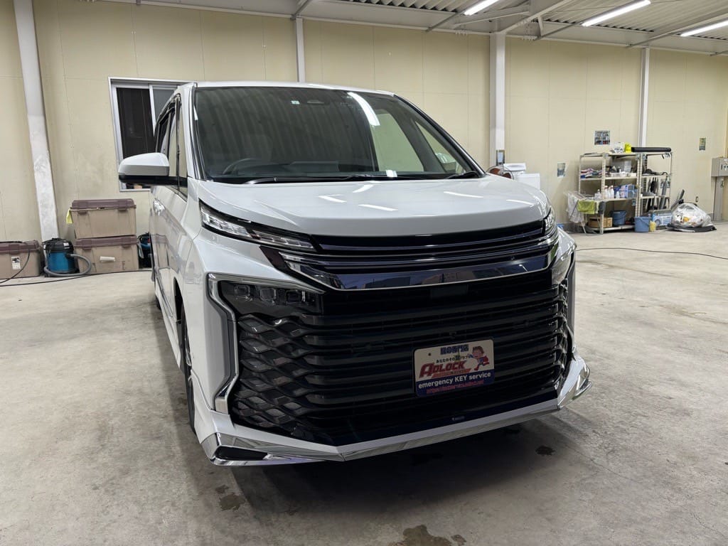 鍵作製のご依頼をいただいた納車前のトヨタ ヴォクシー ZWR90 2023年式