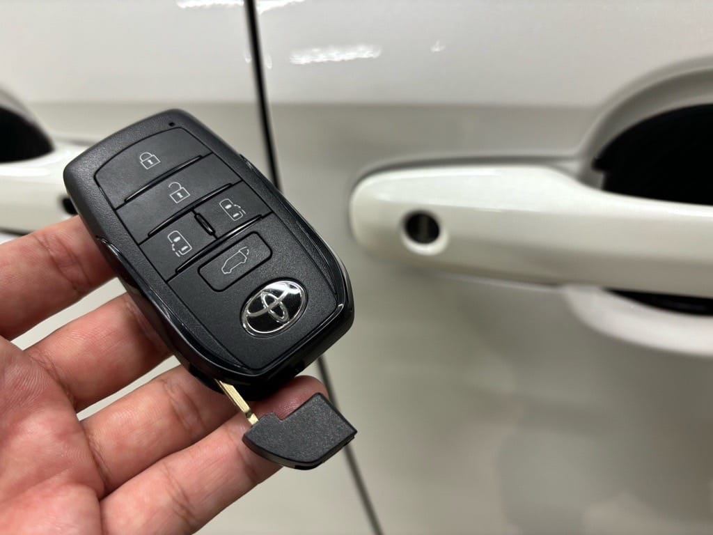 登録が完了したヴォクシーのスマートキーに作製したメカニカルキーを収納