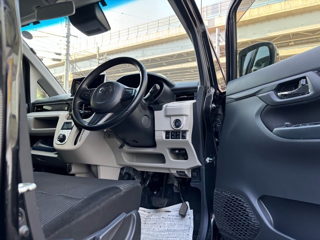 開いたムーヴの運転席ドア