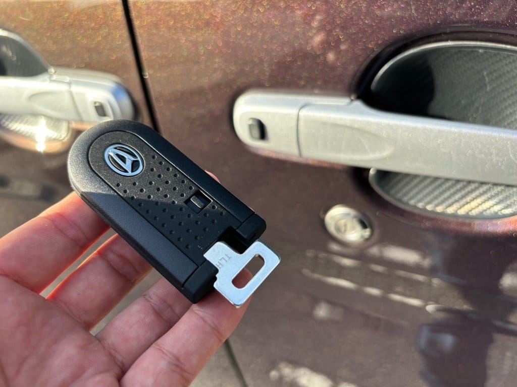 登録が完了したタントのキーフリーリモコンに作製したドアキーを収納