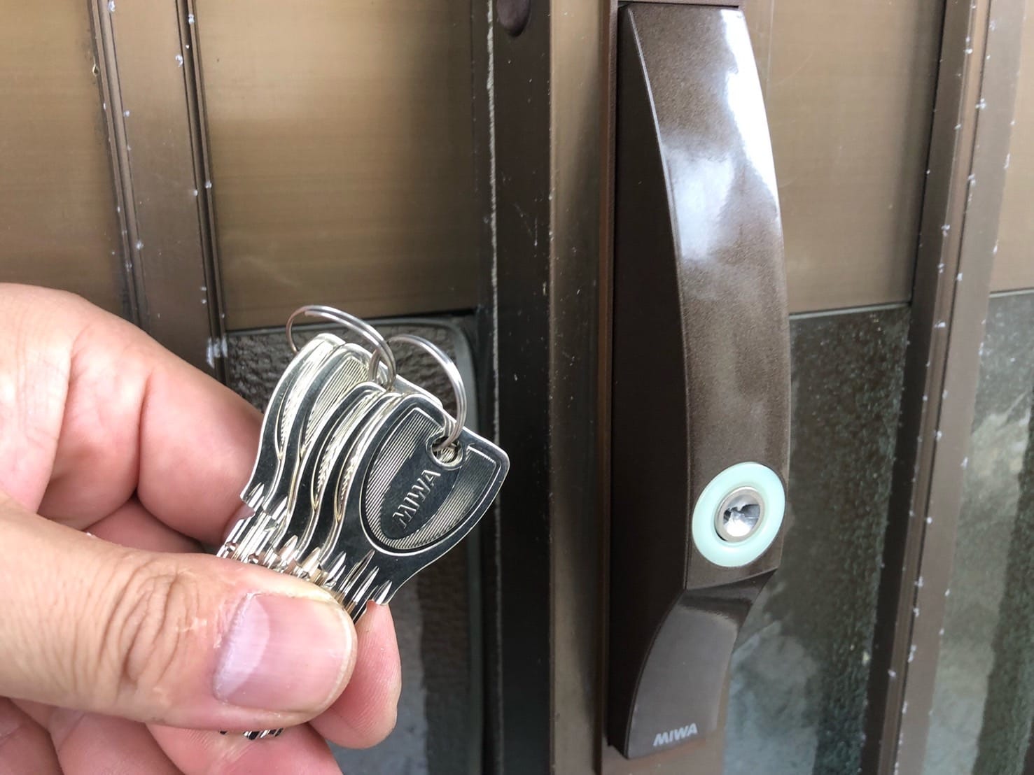 ディンプルシリンダータイプに交換、付属の鍵を持っている