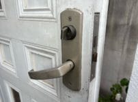 垂れ下がったレバーハンドル