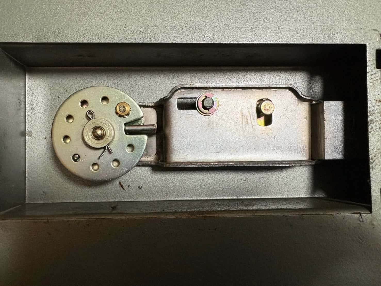 解錠に成功、開いた金庫