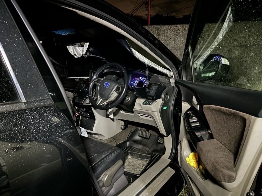 ピッキングに成功し、開いたオデッセイの運転席ドア