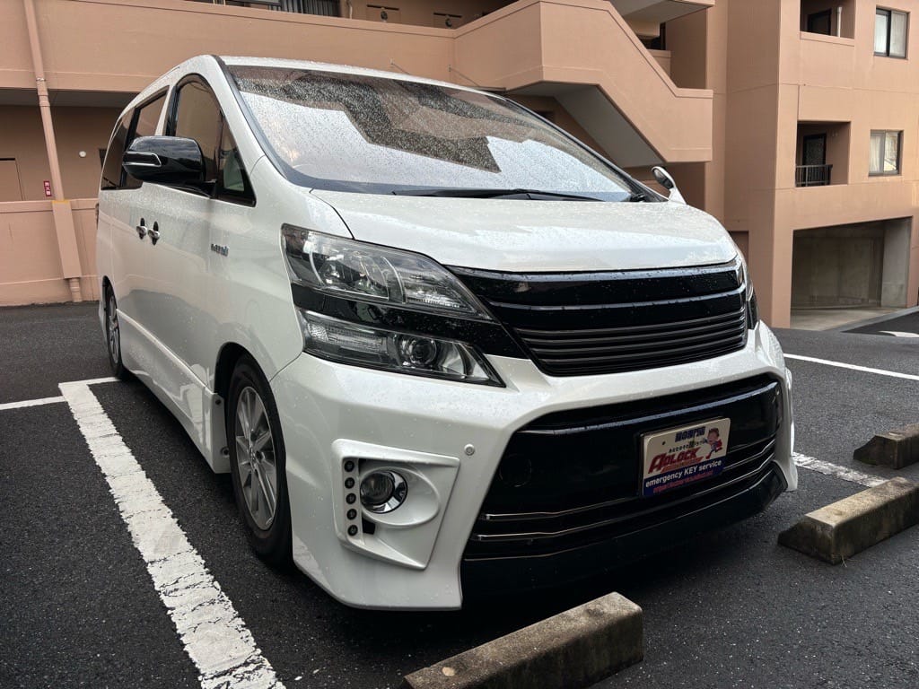 トヨタ ヴェルファイア ATH20 2014年式。こちらの車両の鍵を作製する