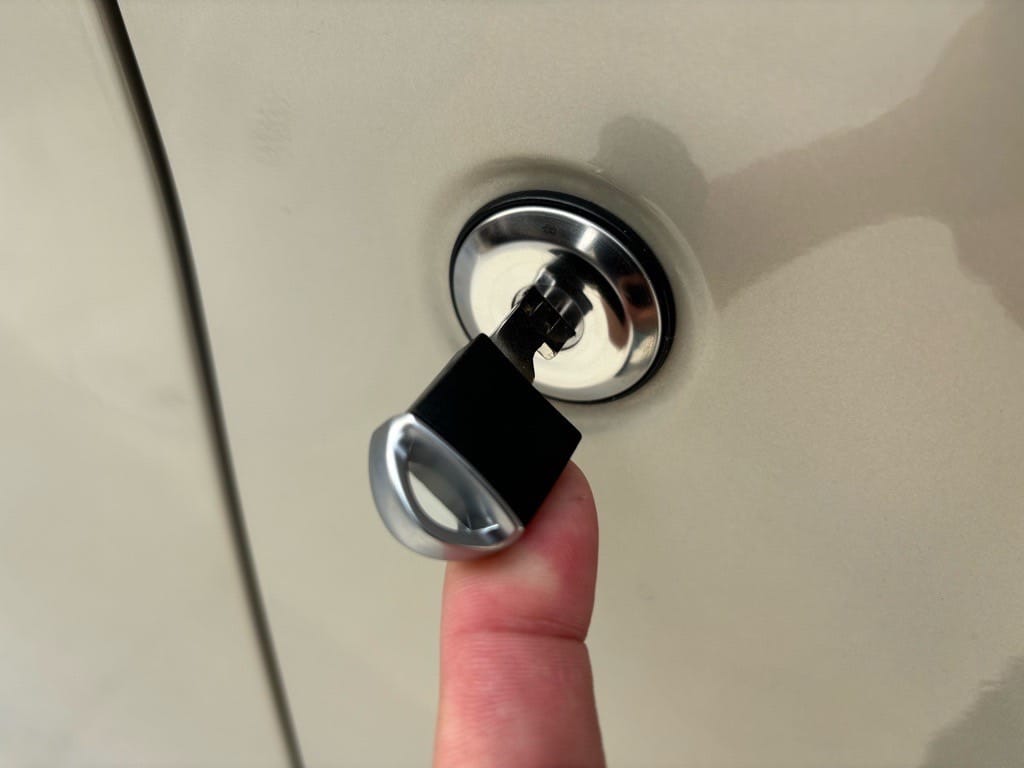 作製したルークスのメカニカルキーをドアシリンダーにさして動作確認