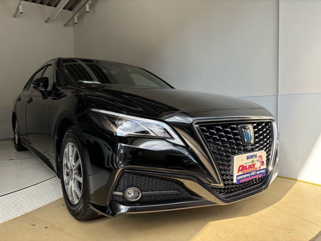 納車前日のトヨタ クラウンAZSH20 2020年式。こちらの車両のスペアキーを作製します
