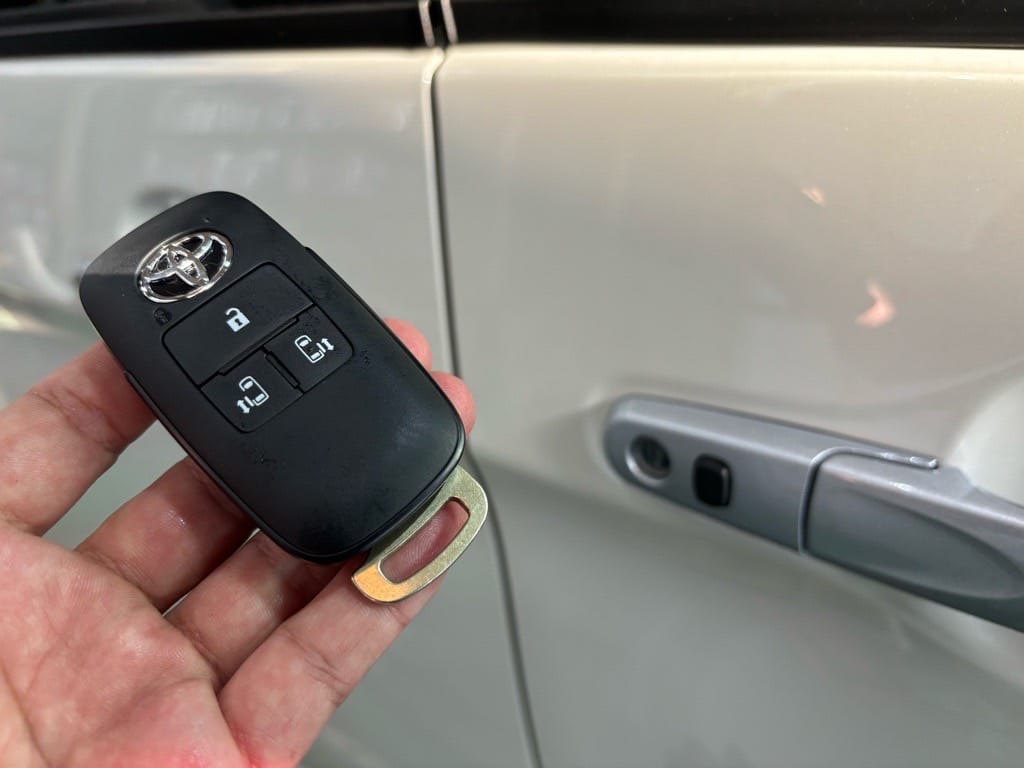 登録したキーフリーリモコンにメカニカルキーを収納