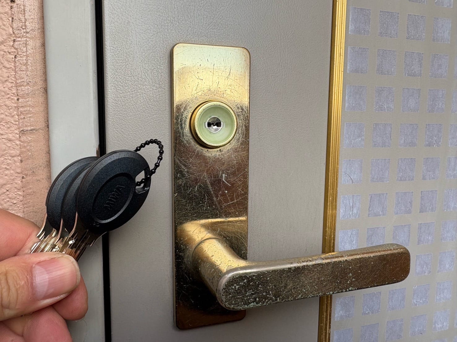 逆マスターシステム付の特注シリンダーを取り付けて鍵交換は完了