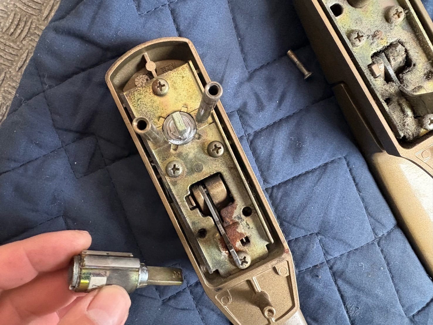 キーシリンダーを交換する