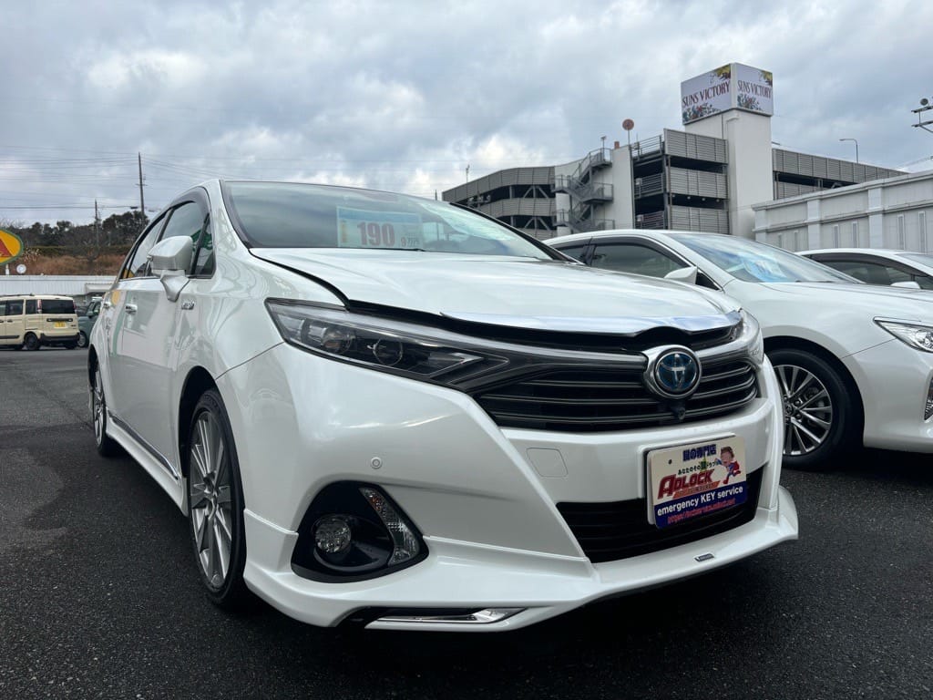 インロックが発生したトヨタ サイAZK10 2016年式。こちらの車両の鍵を解錠します