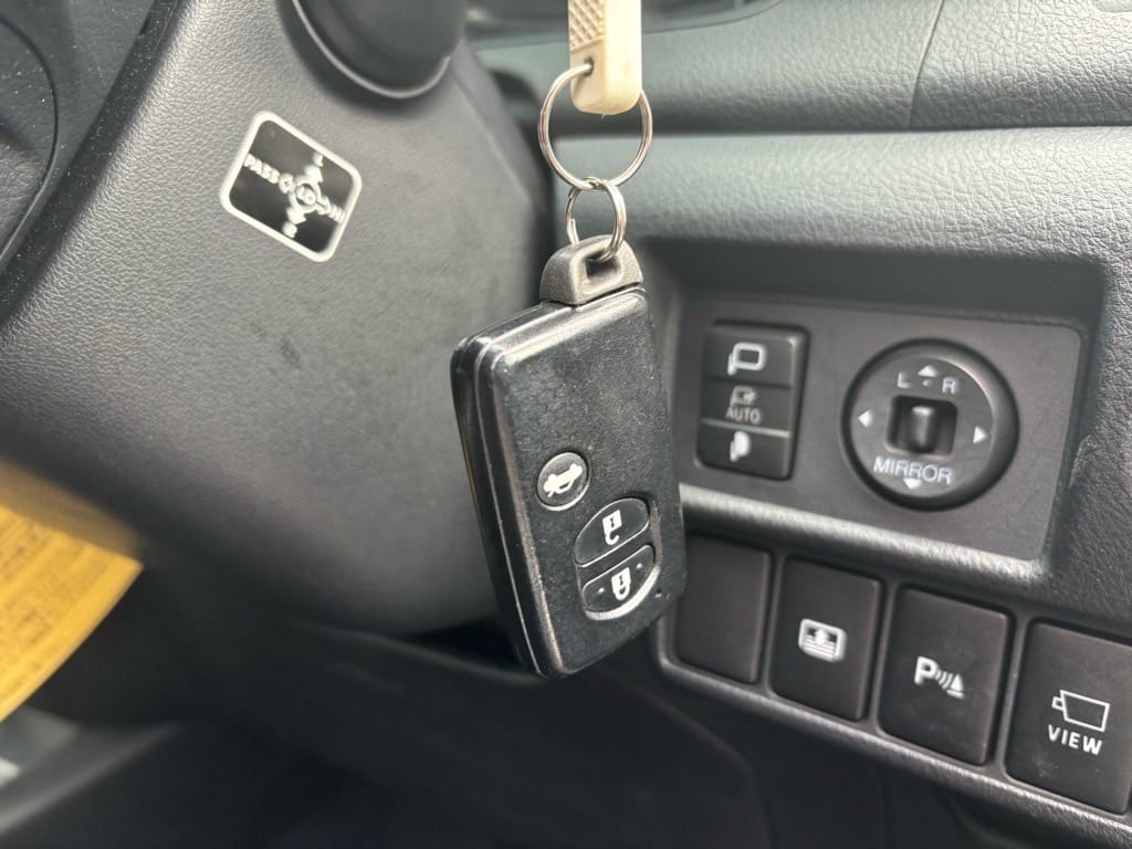 車内のスマートキーを発見