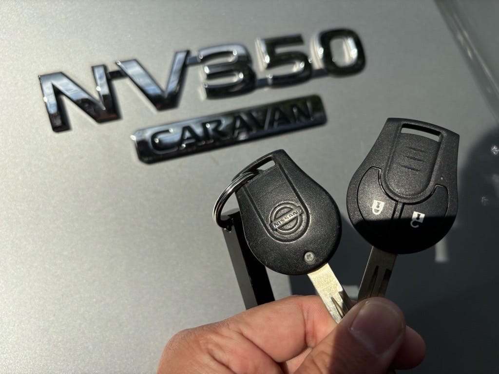 キャラバンの既存キーと作製したスペアキー。どちらのエンジン始動可能です