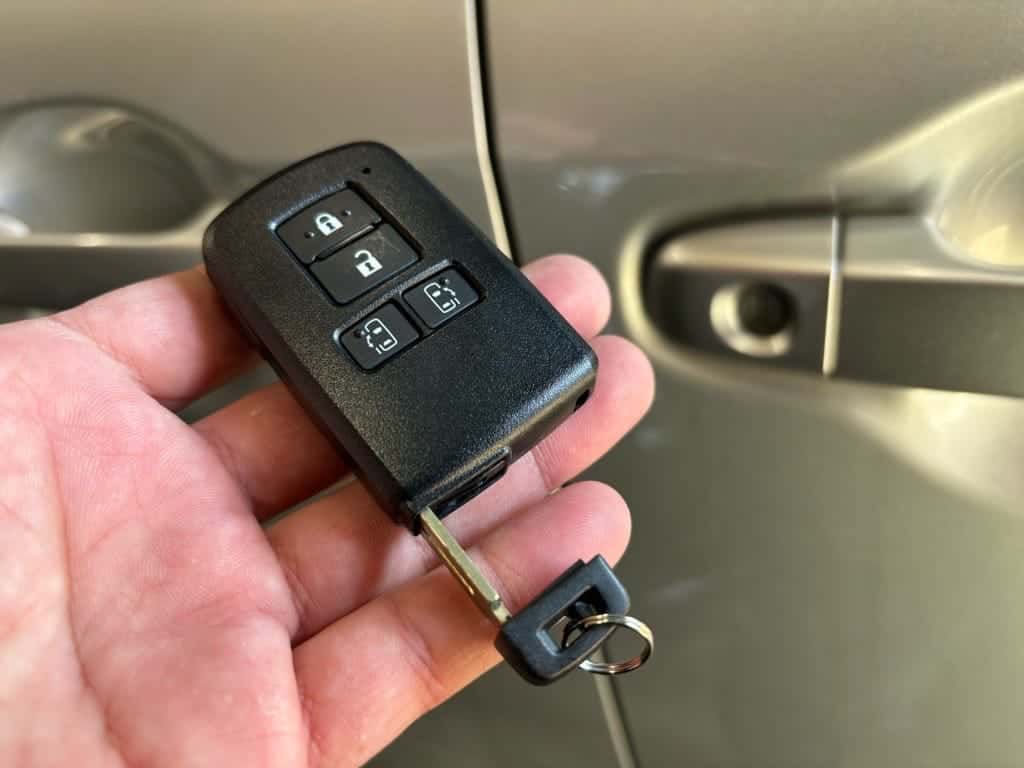 スペアキー一式の作製が完了。スマートキーにメカニカルキーを収納できます