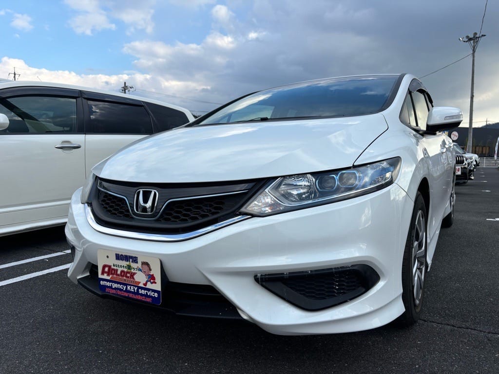 ホンダ ジェイドFR4 2016年式。こちらの車両のスペアキーを作製します