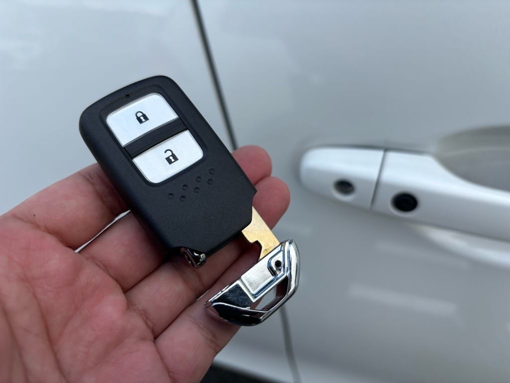 ジェイドのスマートキーにメカニカルキーを収納