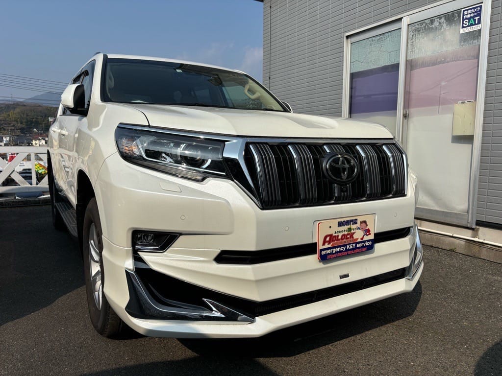 トヨタ ランドクルーザープラドTRJ150 2022年式。こちらの車両のスペアキーを作製します